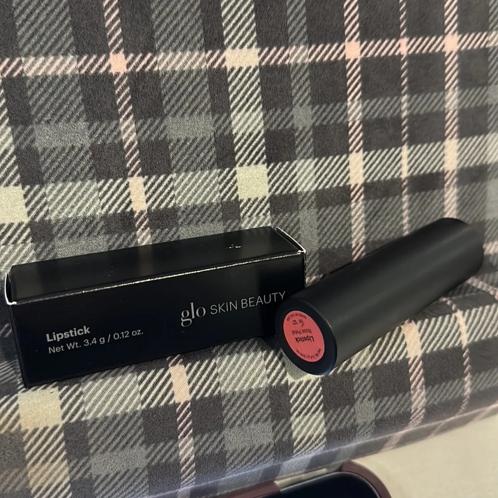 GLO SKIN BEAUTY FULL SIZE ROSE PETAL LIPSTICK